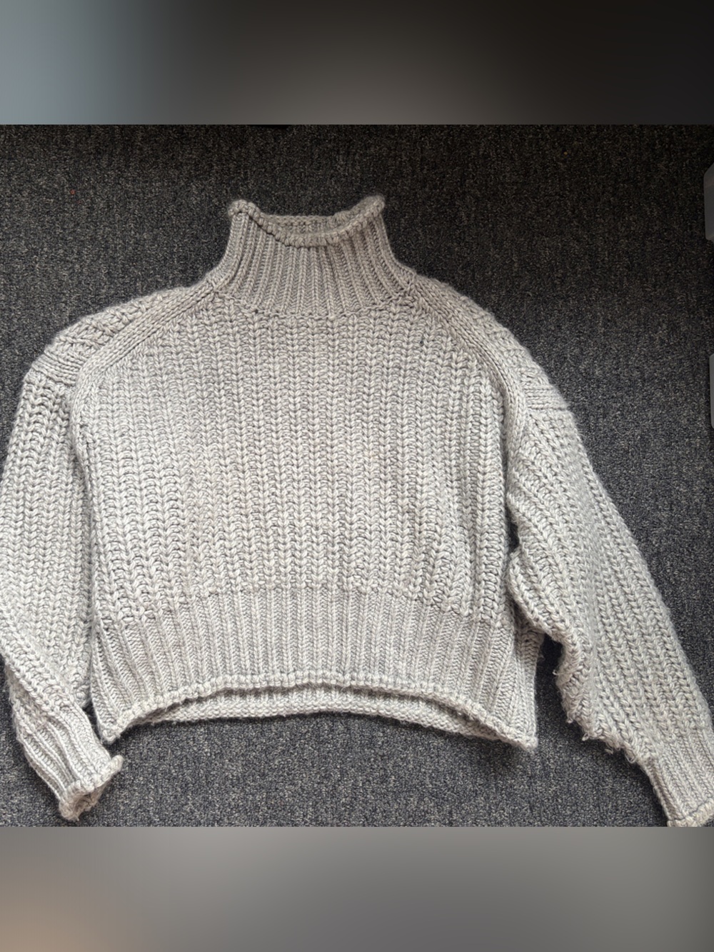 H&M Light Gray Cropped Turtleneck Sweater